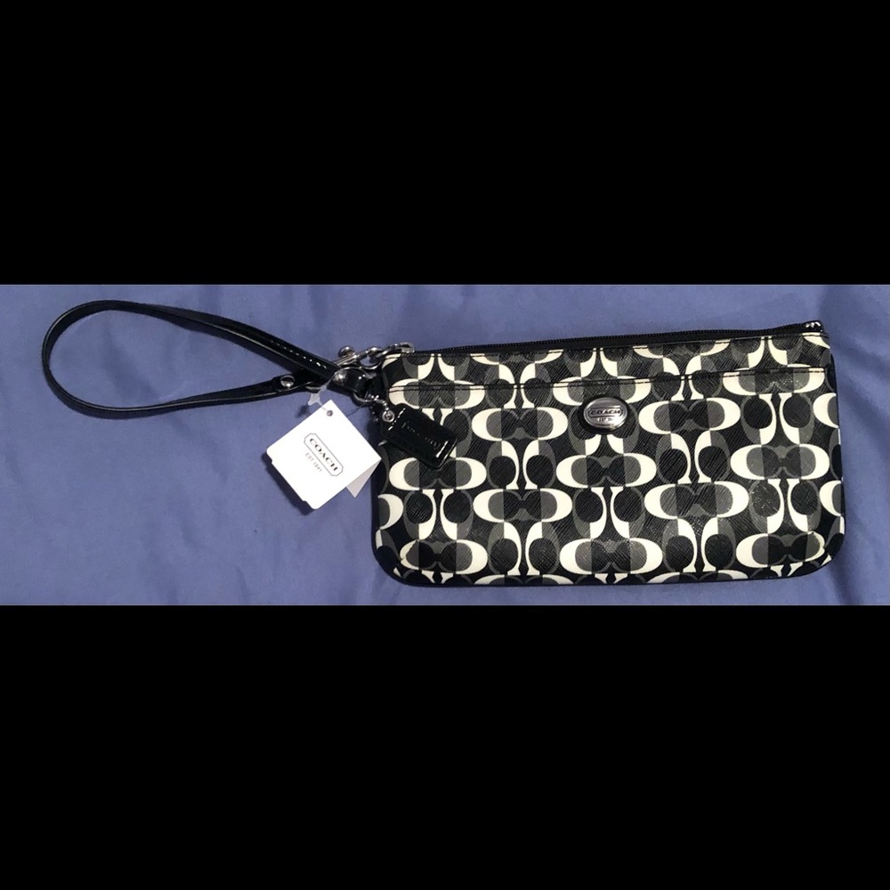 Coach signature wristlet dream C in black and white